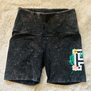 PINK  
Dark Gray High Waist 6'' Cycling Shorts Floral Tropical Logo Size: Small